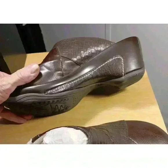 Rialto Size 9 Ladies Fsux Leather Wrap Slip-On Clogs - Picture 5 of 6